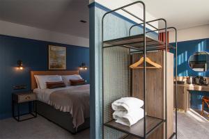chrysalis-epic-hotel-bedroom-liverpool